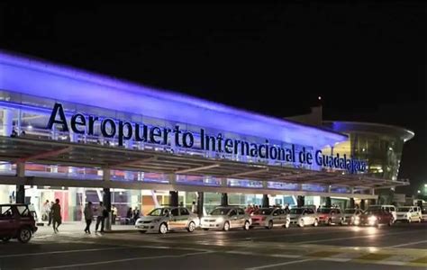 current time at gdl airport